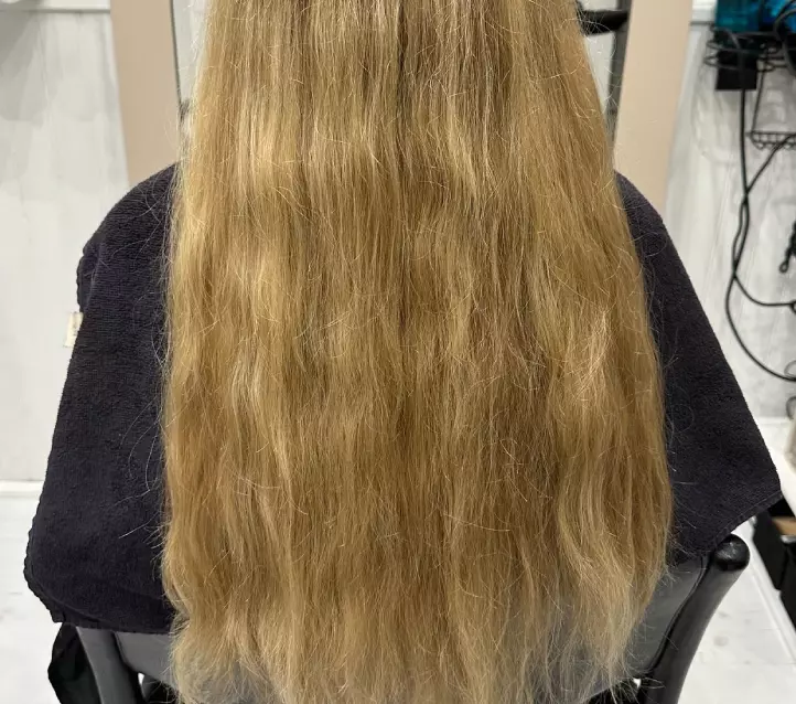 Photo des cheveux avant la prestation de coiffure